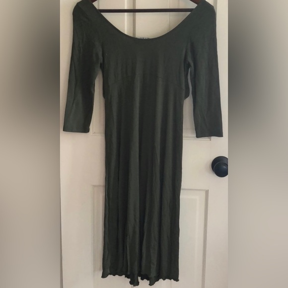 Ladies Larrivo nursing gown/dress in forest green - Picture 2 of 8